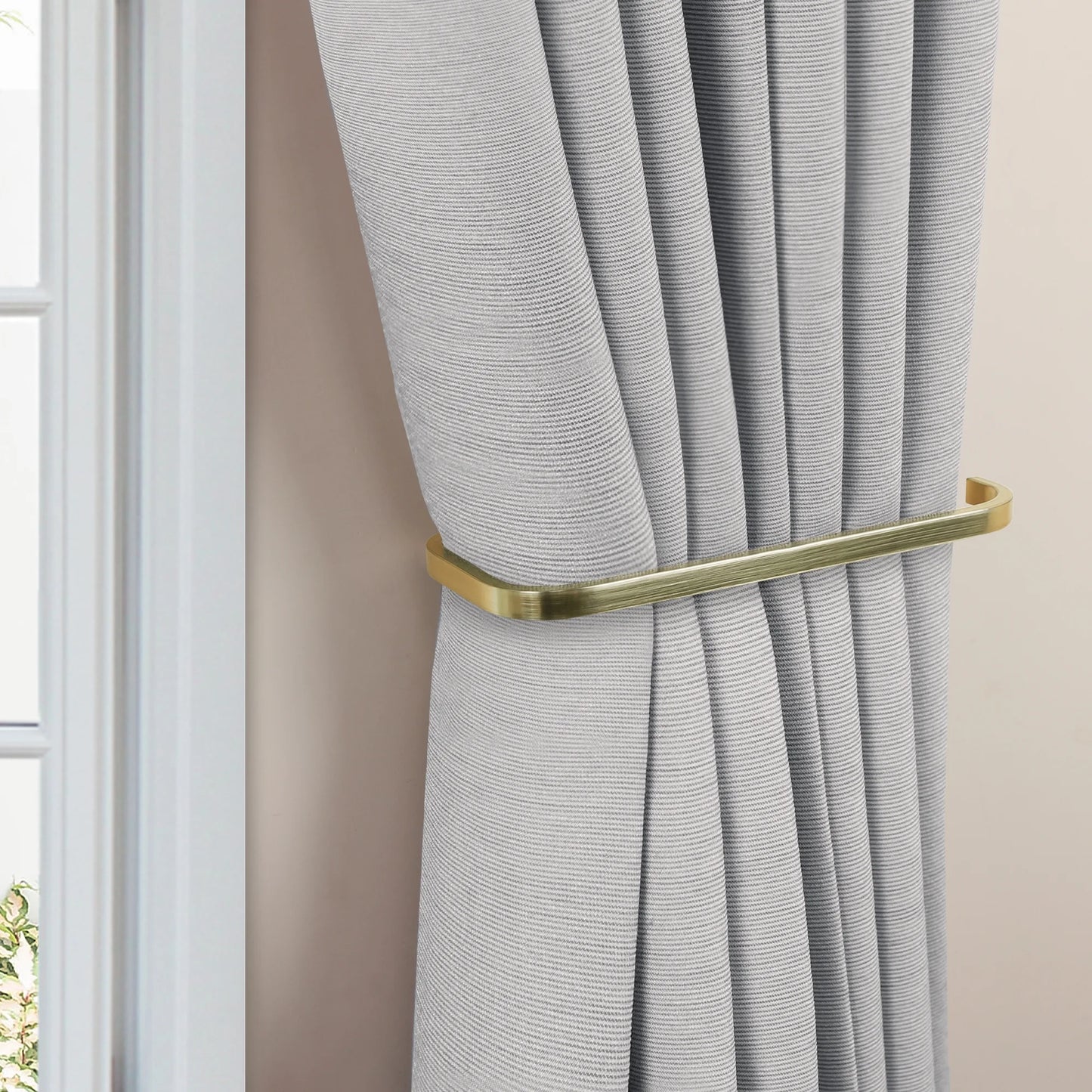 Curtain Hold-back Perfect Blend of Elegance